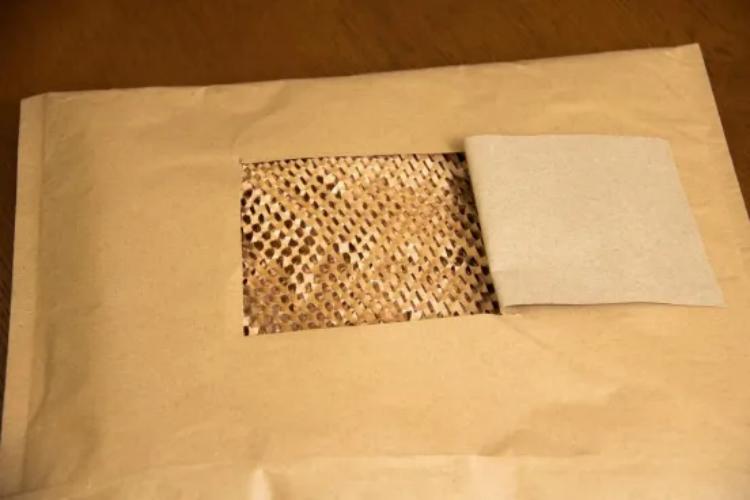 適用快節(jié)奏電商的蜂窩信封袋